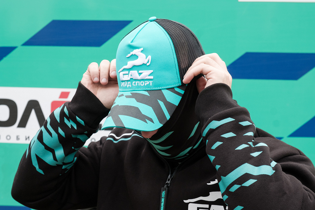 Бейсболка "Газрейд спорт" бюрюзовая с темными вставками и нашивкой гоночной команды ГАЗ Рейд Спорт